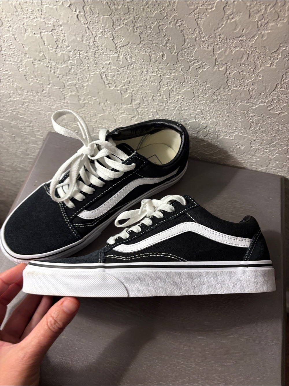Vans Black and White Old Skool Low-Top Sneakers Wm 7.5 or Men’s 6 - Picture 4 of 10